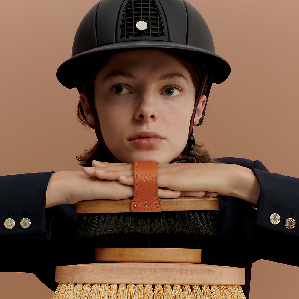 HERMES - エルメス HERMES エオレ 乗馬用 ヘルメット 帽子 インテリア ヘルメット プラスチック ブラック Eole riding helmet | Hermès USA
